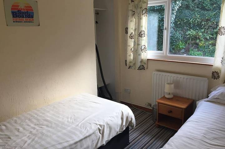 2 Bed, Pet Friendly, Hot tub, Secure Garden, Parking, Padstow, Saturday Change in Padstow, Cornwall