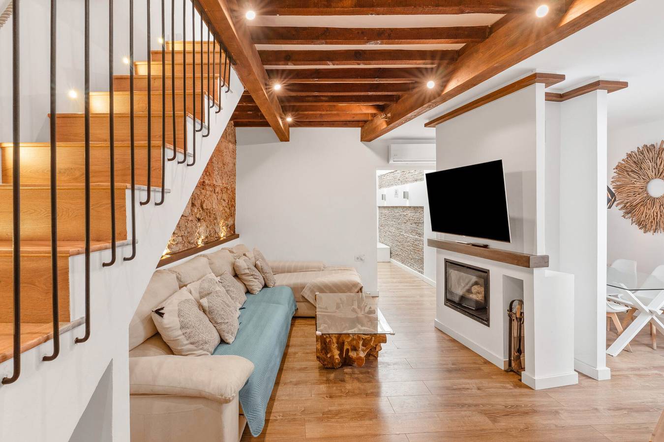 Village house, 100m from the beach, with Wi-Fi and air conditioning in Estepona Old Town, Estepona