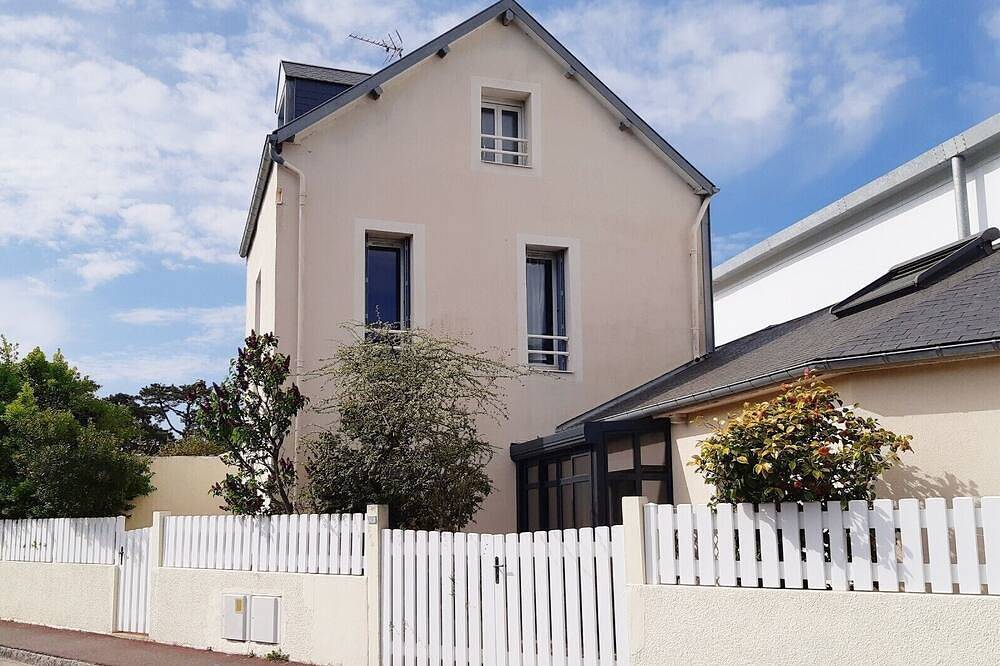 Gemütliches Ferienhaus (5 Personen) mit Terrasse, 250 m vom Meer und dem Christian Dior Garten entfernt in Granville, Côte de la Déroute