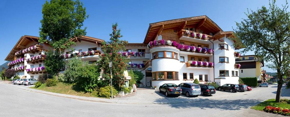 B&B für 2 Personen, mit Ausblick und Sauna sowie Terrasse, mit Haustier in Söll