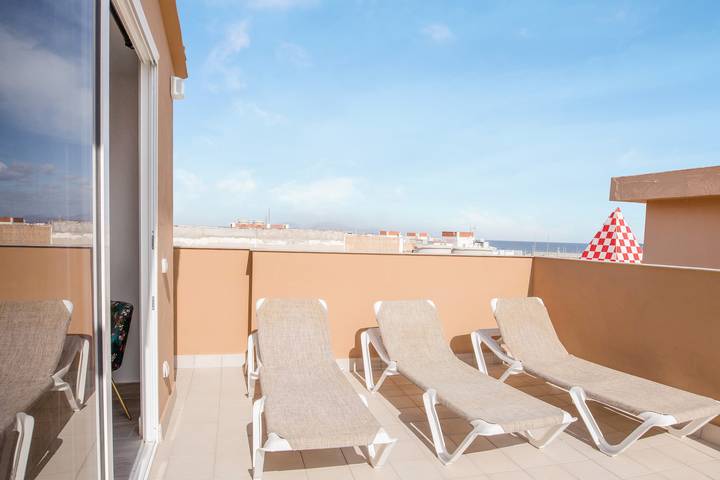 Apartamento entero, Amplio apartamento "Ático deluxe Corralejo centro" Cerca de la playa con vistas al mar in Puerto de Corralejo, La Oliva