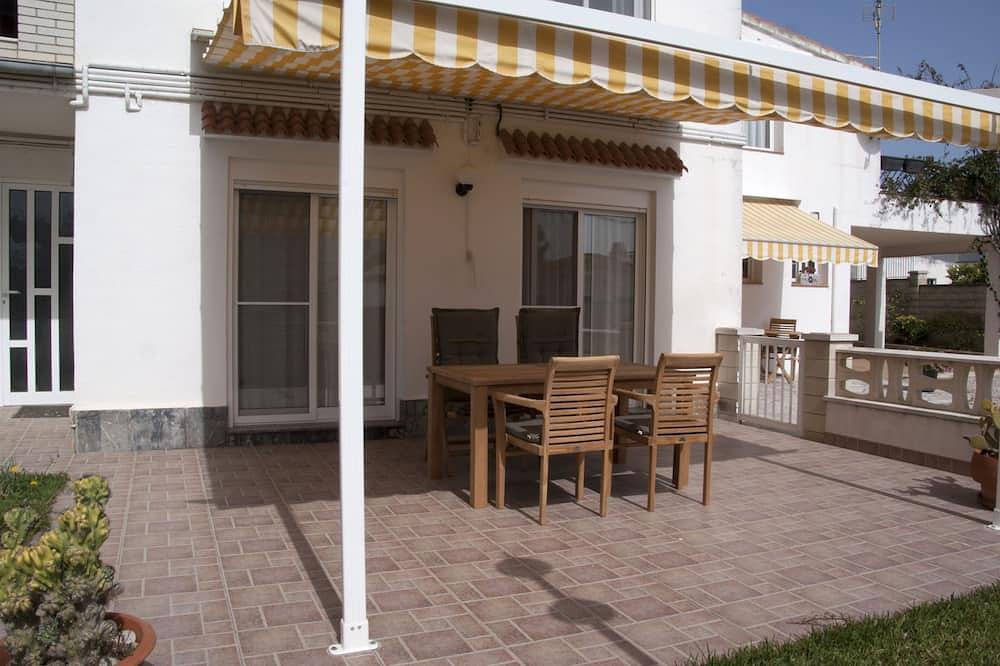 Apartamento entero, Casas Sitori 5 apartamento en un pequeño complejo privado en la playa! in San Carlos de la Rápita, Costa Dorada