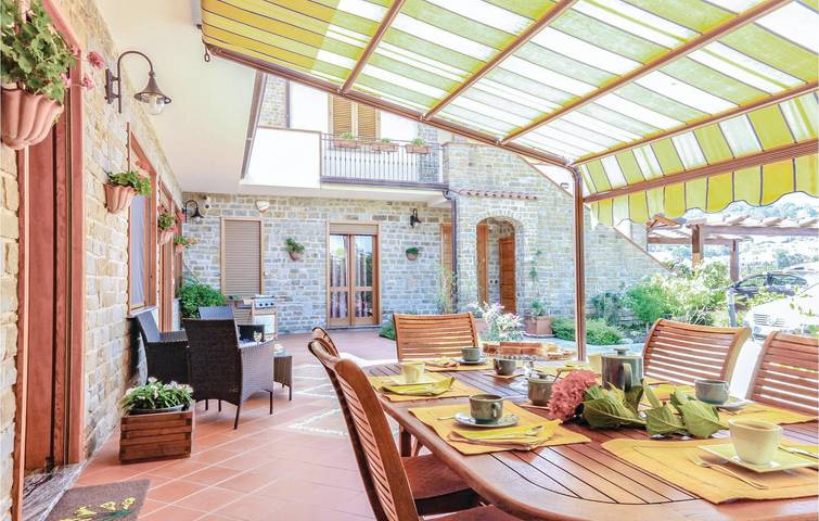 Apartamento vacacional entero, Apartamento con terraza junto a la piscina a 1 km de la playa in Santa Maria di Castellabate, Castellabate