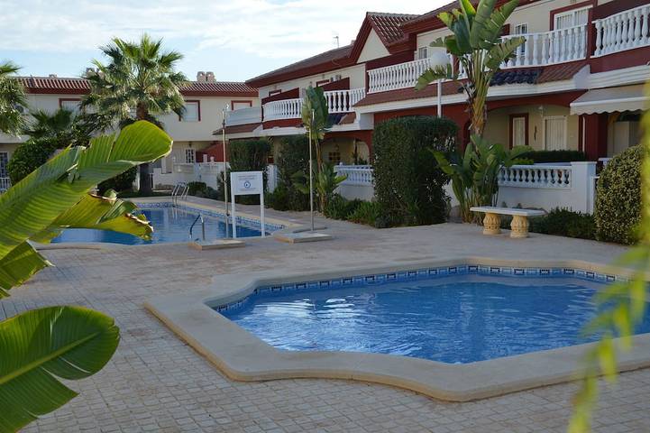 Ferienhaus für 4 Personen, mit Balkon/Terrasse und Pool sowie Whirlpool und Terrasse - 1