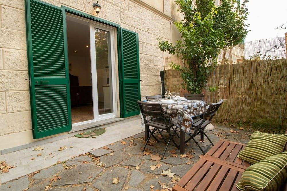 Entire apartment, Lovely apartment for 2 guests with A/C, Tv, pets allowed and parking in Bolsena, Lake Bolsena