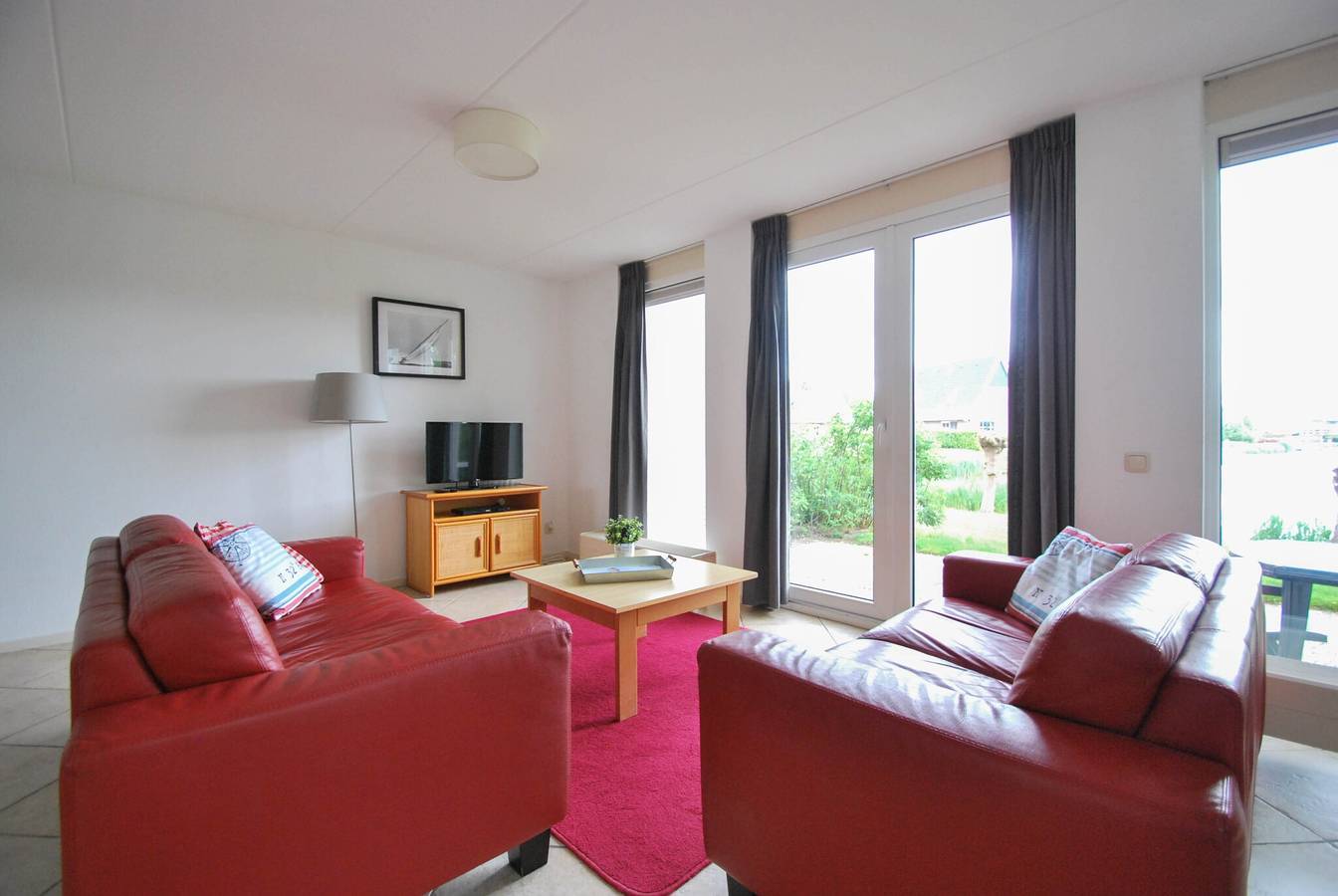 Beach Resort Makkum — Schakel with Sauna & Whirlpool - 4 persons in Makkum, Lake Ijssel