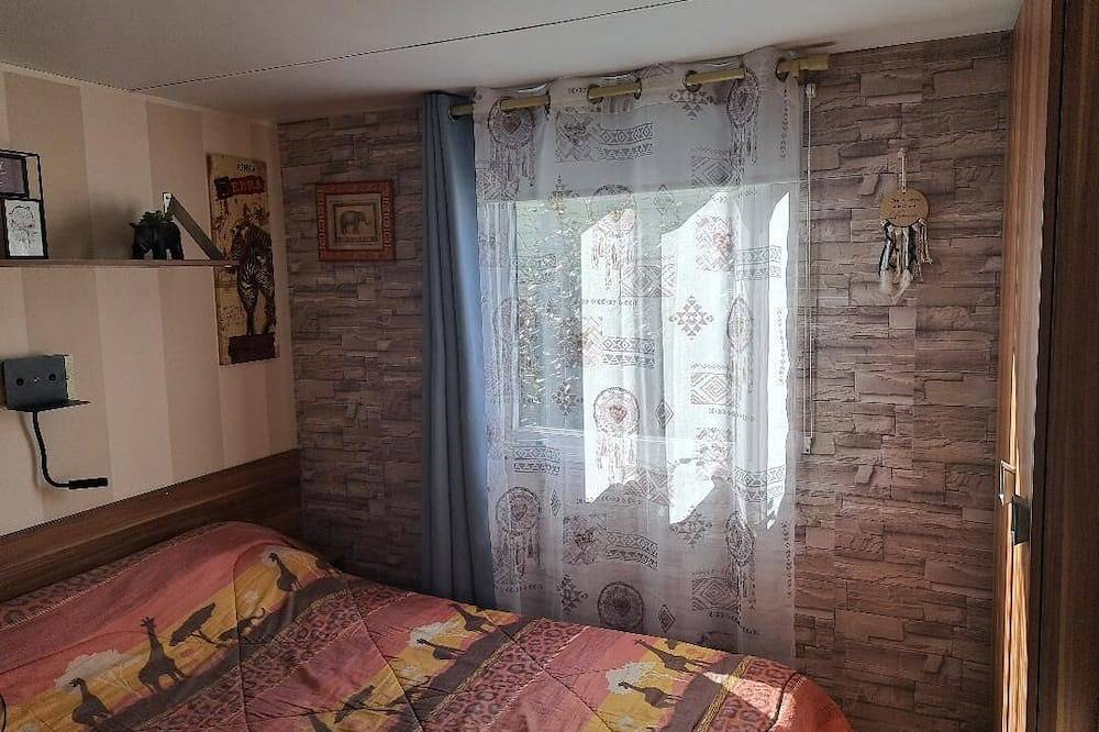 Cómoda casa móvil con aire acondicionado de 3 dormitorios en Provenza - Piscina y lago privado in La Roque-d'Anthéron, Region de Aix-en-Provence