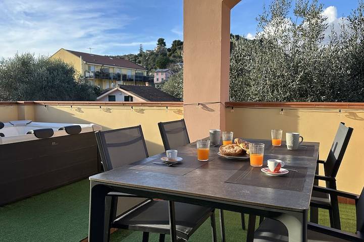 Ferienhaus für 6 Personen, mit Balkon und Whirlpool sowie Garten