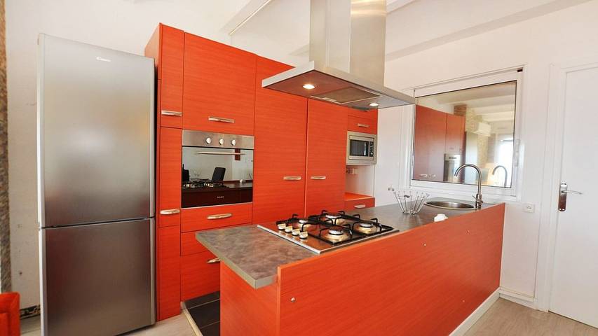 Gîte pour 7 personnes, avec terrasse dans Platja De Canyelles Petites - 3