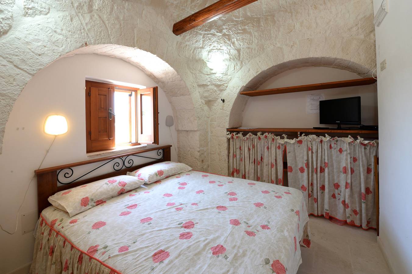 Vivere un'esperienza tranquilla nel "Giardino d'Europa" della Puglia in Comune di Alberobello, Provincia di Bari