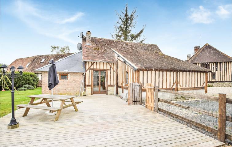 Gîte pour 8 personnes, avec terrasse ainsi que jardin et piscine à Vieux-Pont-en-Auge