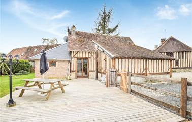 Gîte pour 8 personnes, avec jardin ainsi que piscine et terrasse dans Saint-Pierre-en-Auge