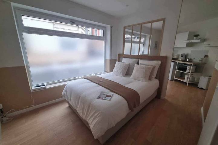 Ganze Wohnung, The White cosy, maxi studio in the city center, 1 km from the train station, tourism/business in Calais, Calais und Umgebung