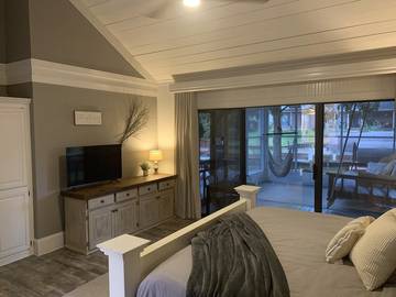 Vacation House for 12 Guests in Lake Conroe, Texas, Picture 3