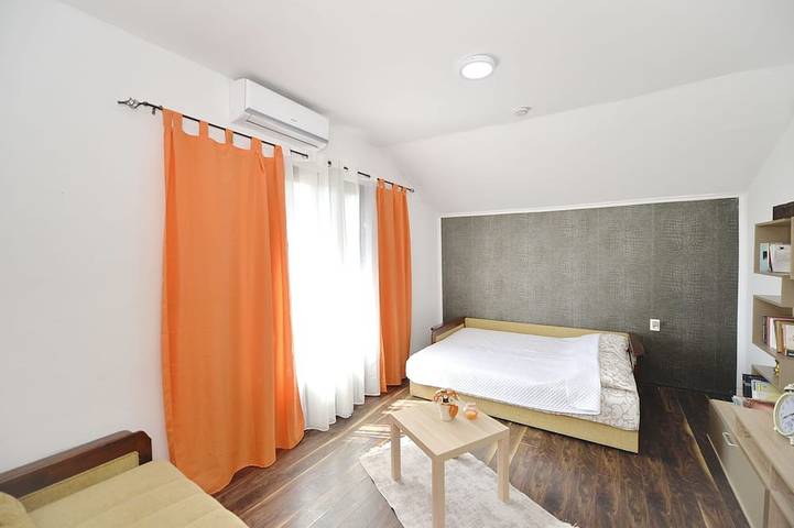Maison de luxe avec piscine privée, sauna, bain à remous intérieur et extérieur, rivière ... in Municipalité de Danilovgrad