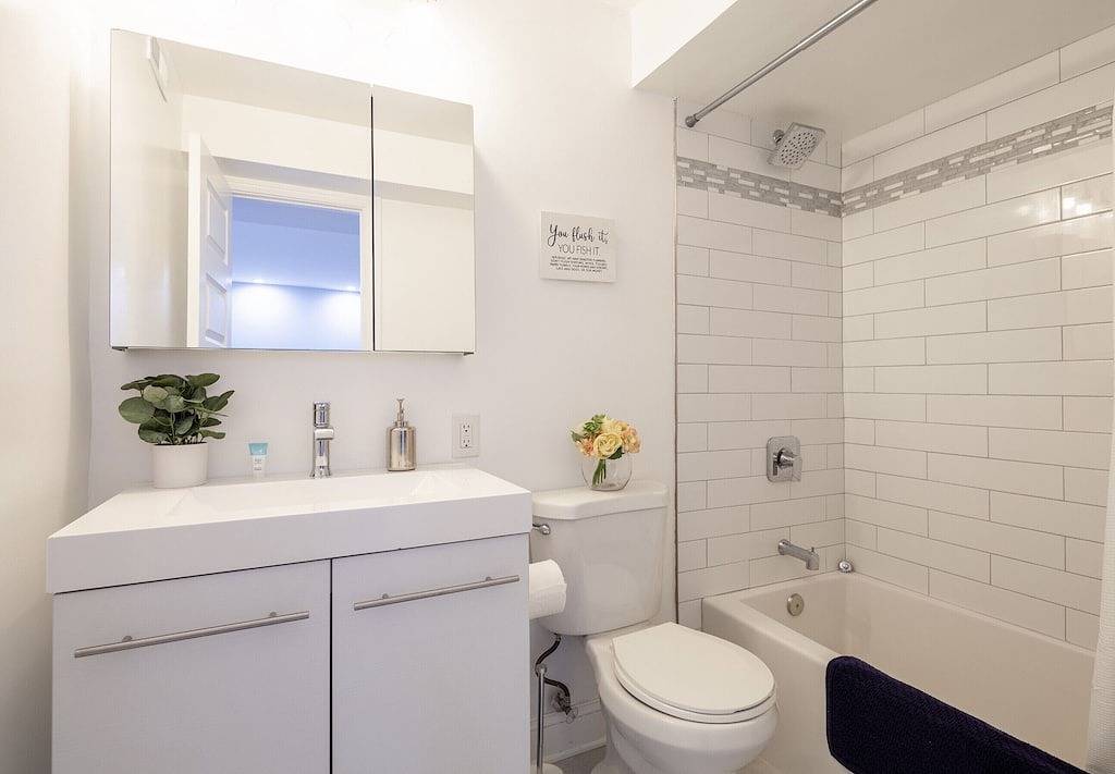 Georgetown - 1-Br- Apt #1-450 Sf (Near Campus) in Washington D.C., District of Columbia