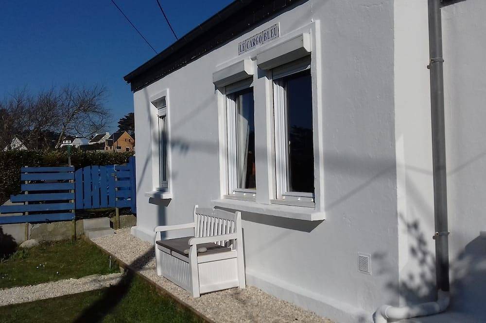 Small house close to the Plouarzel beach in Plouarzel, Brest region