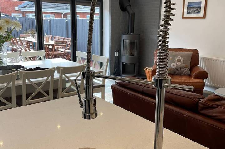 The Glynn, Portrush. Deluxe holiday home, 8 beds 12 guests 5 bedrooms. in Portrush, County Antrim