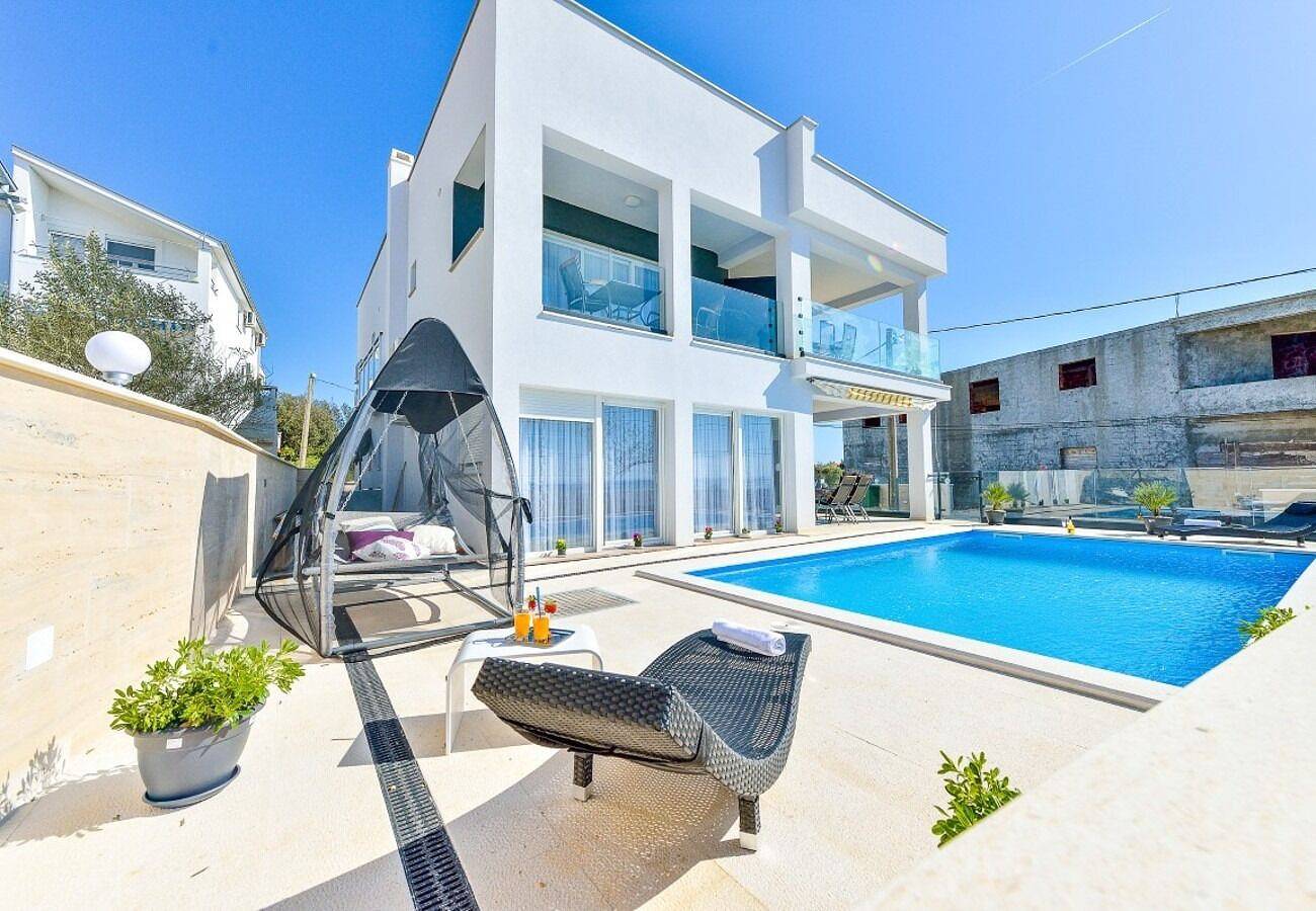 Appartement entier, Apartments Sunny by the Sea in Petrčane, Région de Zadar