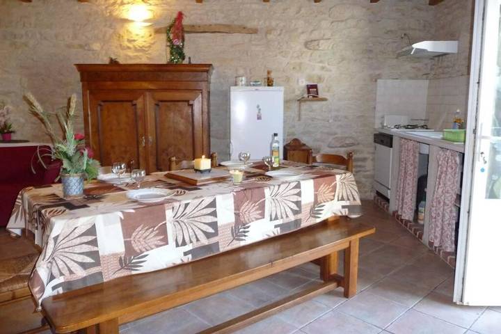 Location de vacances pour 4 personnes, avec vue et terrasse, adapté aux familles à Maillé - 3