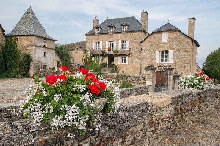 Location de vacances pour 8 personnes, avec Balcon ainsi que Terrasse et Jardin à Le Vibal