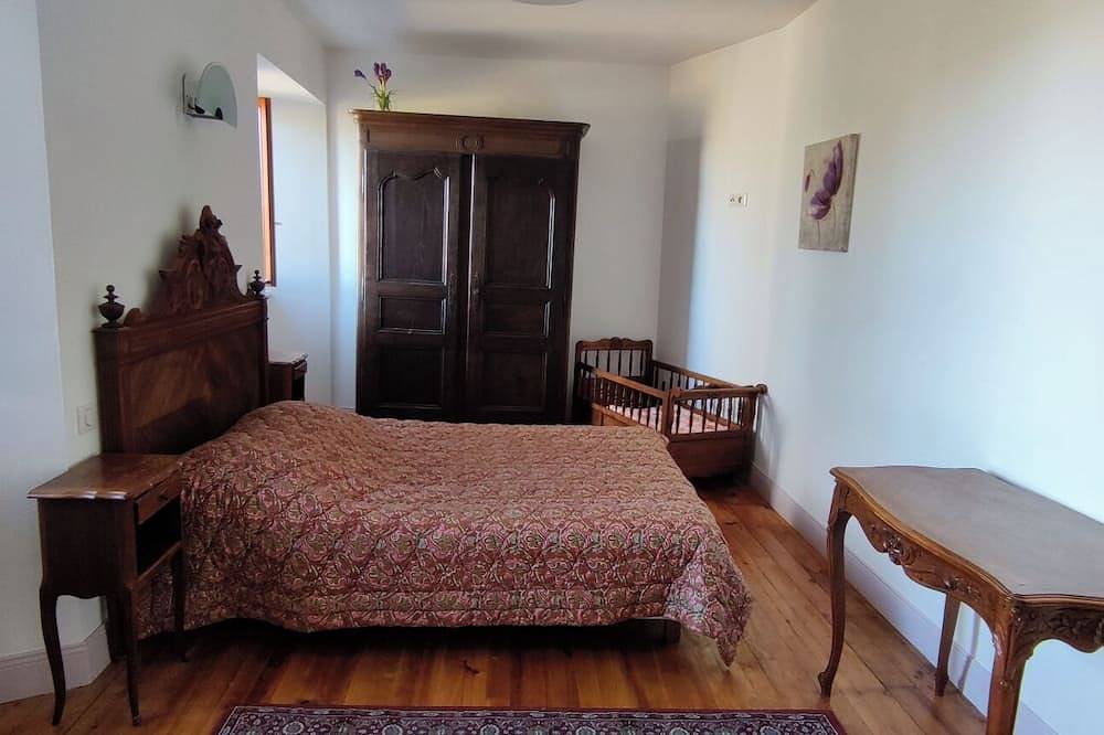 Gîte authentique et isolé en pleine campagne cantalienne – idéal famille & amis in Saignes, Parc naturel régional des Volcans d'Auvergne