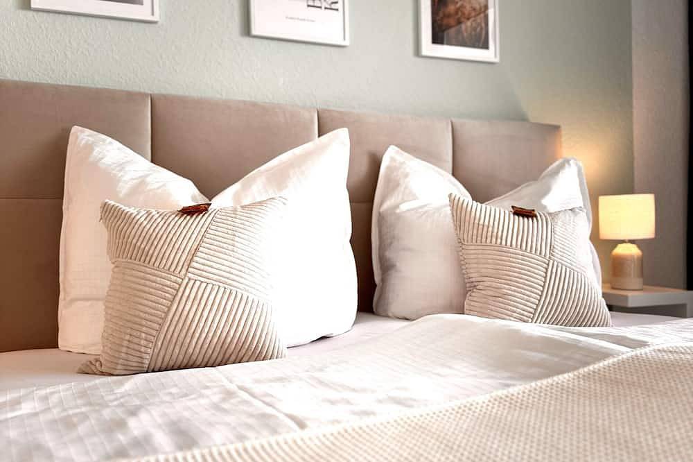 Ganze Wohnung, M&D Apartments nähe Stadion mit Balkon - Netflix - Küche - Sunset View in Kaiserslautern, Saar-Nahe-Bergland