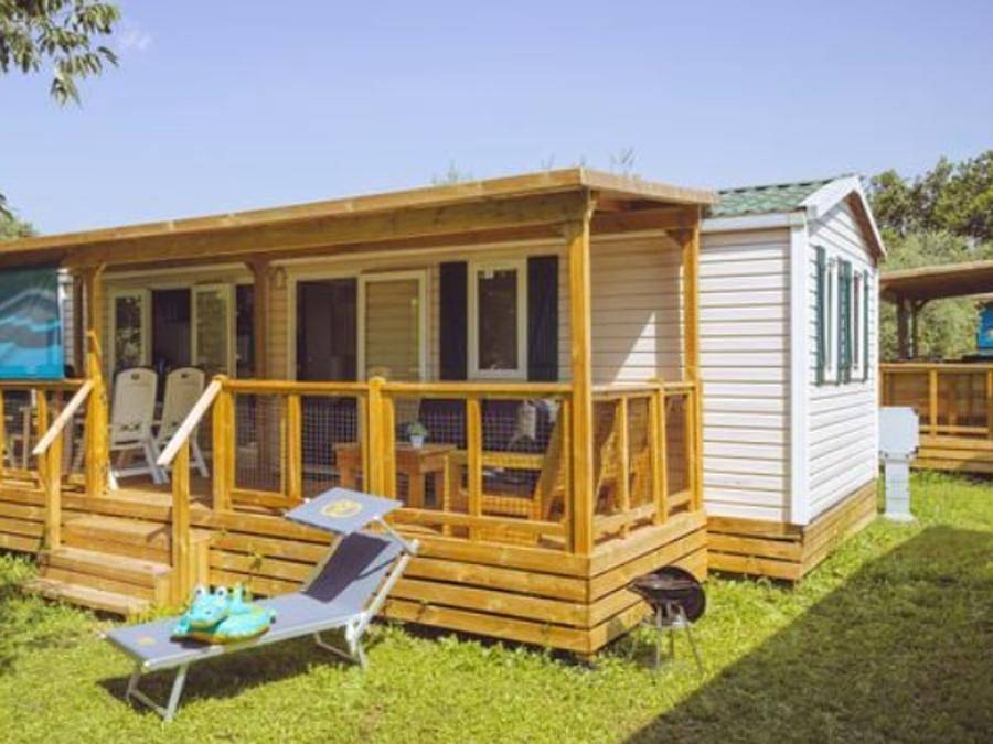 Camping Marvilla Parks Friese Meren - Stacaravan 7 personen - Comfort Plus 3 slaapkamers Lounge in IJsselmeer