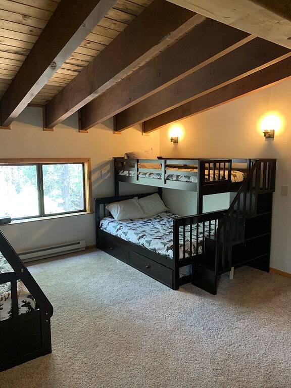 Vacation rental for 12 people, with pool and balcony in Donner Lake
