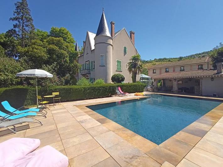 Chambre d’hôte pour 4 personnes, avec piscine ainsi que jardin et vue