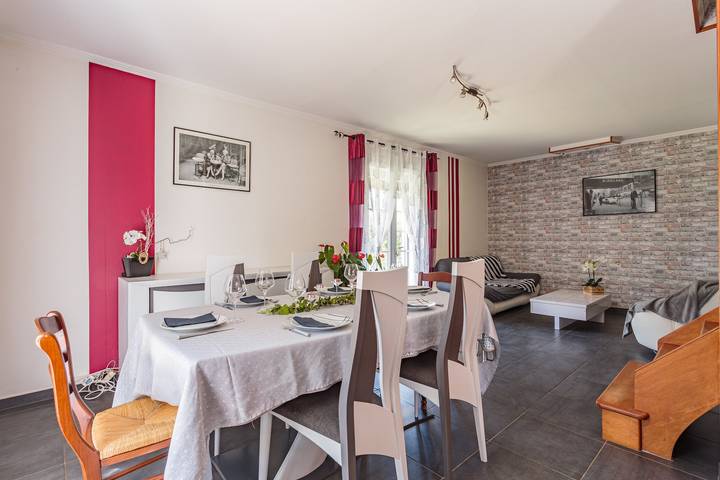 Location de vacances pour 6 personnes, avec Balcon et Terrasse ainsi que Jardin et Piscine à Urt - 2