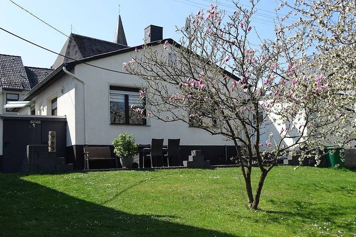 Ferienhaus für 4 Personen, mit Terrasse und Garten im Hunsrück