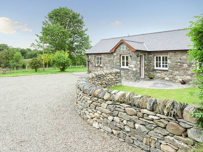 Cottage for 4 people, with garden in Mid-Wales