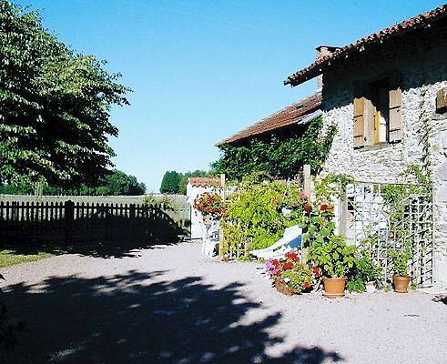 Gîte pour 6 personnes, avec piscine à Saint-Jory-de-Chalais