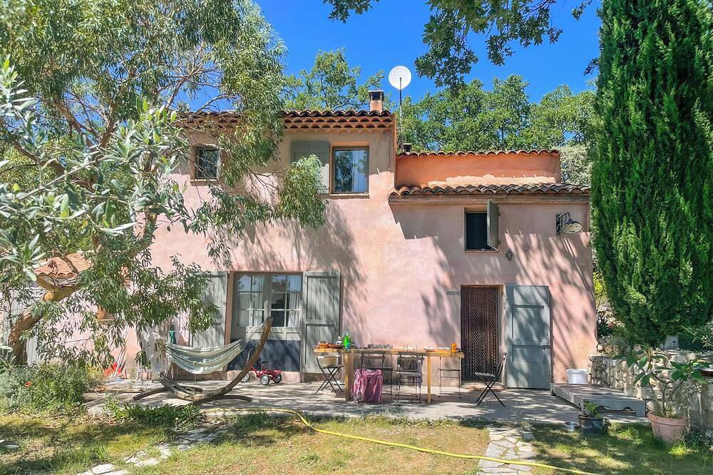 Maison avec piscine au pied du Luberon in Cucuron, Parc naturel régional du Luberon