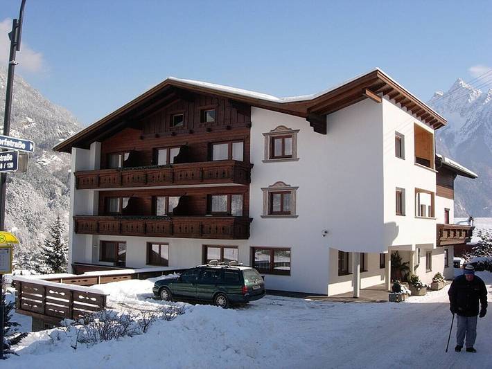 Ferienhaus für 6 Personen, mit Balkon und Terrasse sowie Garten in Sautens