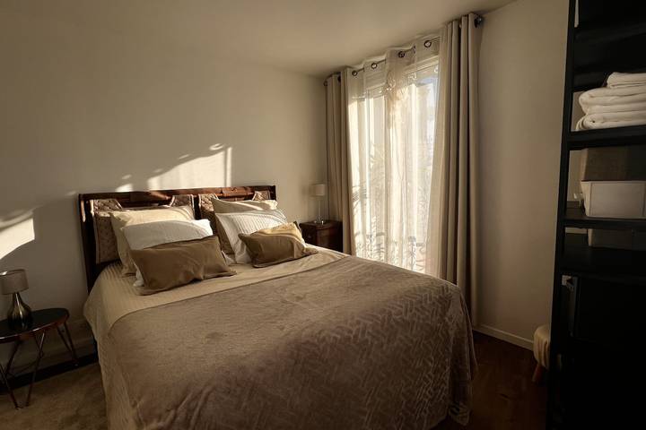 Ganze Wohnung, Bright apartment with canal view in Saint-Denis, Seine-Saint-Denis