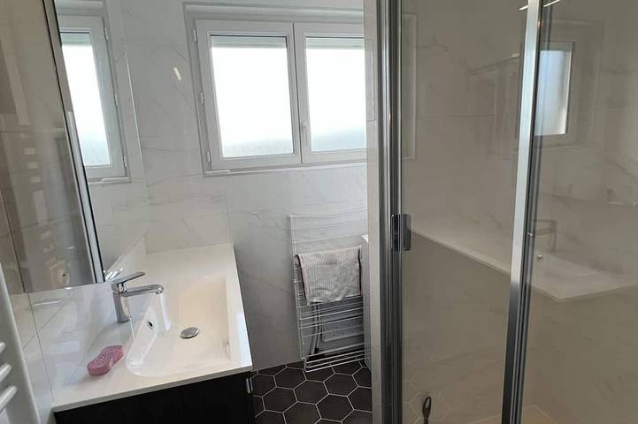 Gîte pour 4 personnes, avec balcon dans Plage du Hôme - 3