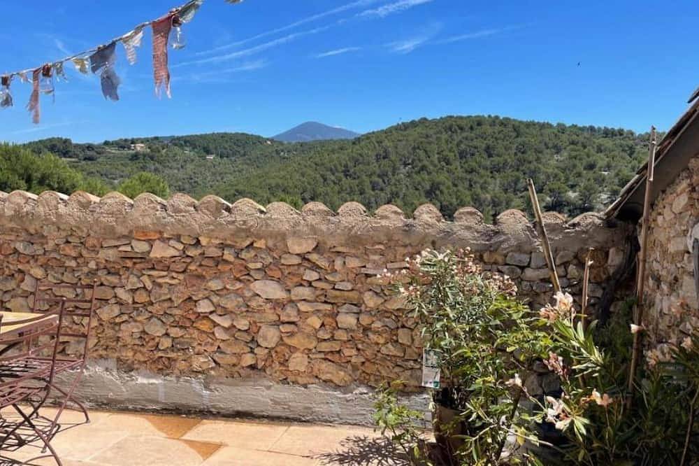 La Grange du Barroux in Caromb, Parc naturel régional du Mont-Ventoux