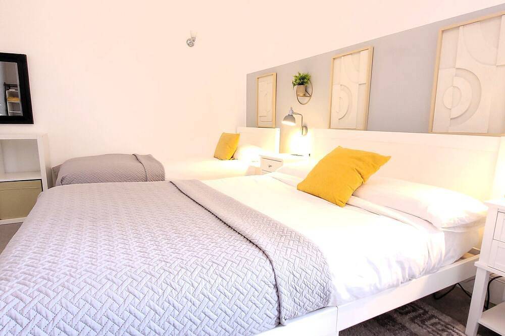 Entire apartment, Wigan Central Comfort | Amazing Family Apartment + Free Parking | 6 Guests in Wigan, Greater Manchester