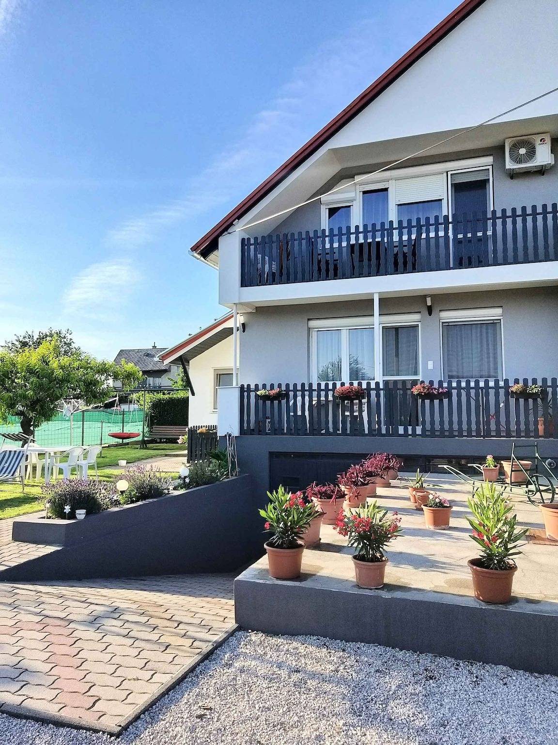 Apartamento vacacional entero, Apartamento de vacaciones con gran jardín in Gyenesdiás, Parque Nacional de las Tierras Altas de Balaton