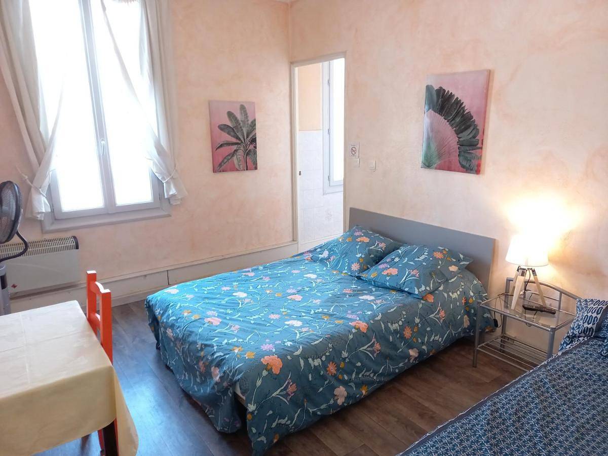 Double Room in Entrevaux, Région Castellane