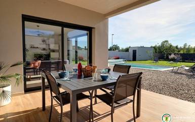 Cottage pour 4 personnes, avec terrasse ainsi que jardin et piscine à Ruoms