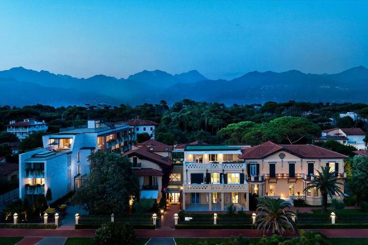 Apartamento para 3 personas, con piscina para niños y jacuzzi además de jardín y piscina en Forte dei Marmi