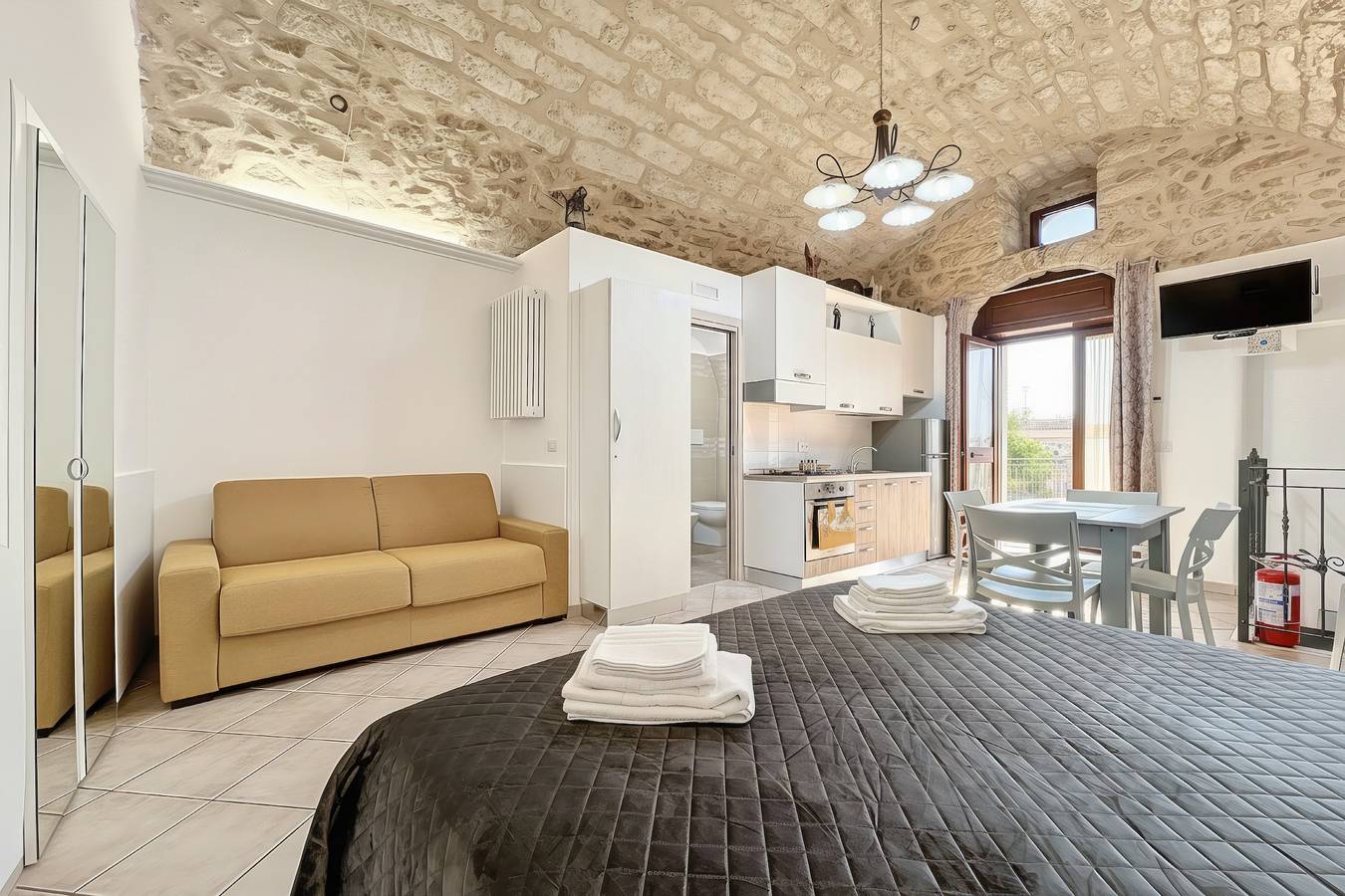 Estudio entero, Monolocale 'La Castellana' con Wi-Fi en el centro de Monte Sant’Angelo in Monte Sant'Angelo, Gargano