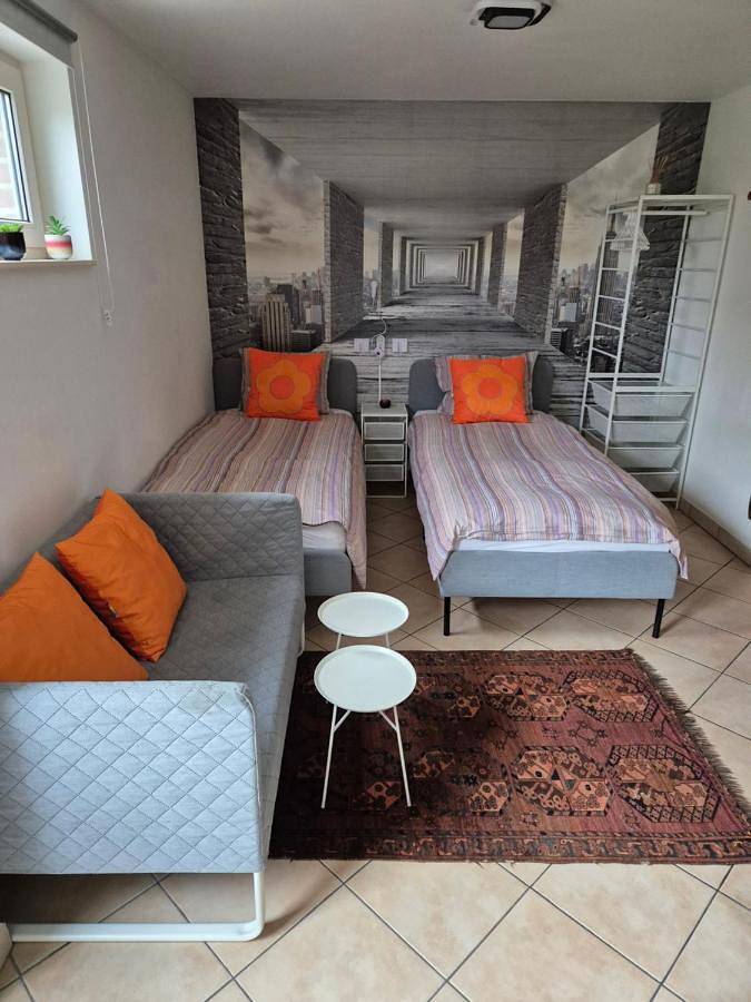 Gîte pour 2 personnes, avec terrasse à Leeuw-Saint-Pierre - 2