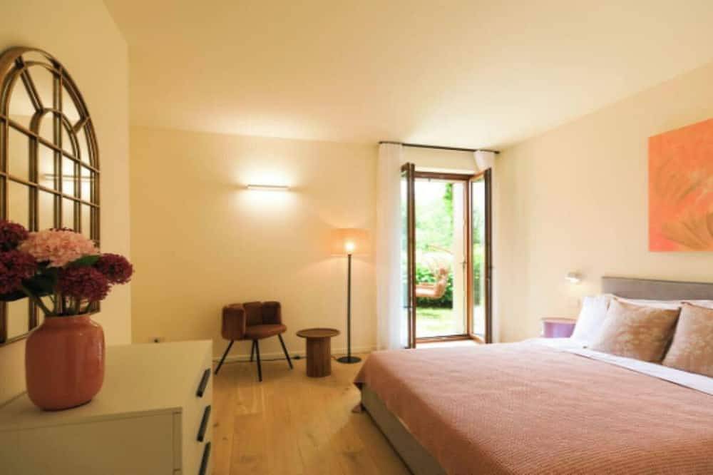 Modern Elegance with Stunning Mountain & Partial Lake Views in Menaggio, Commune de Menaggio
