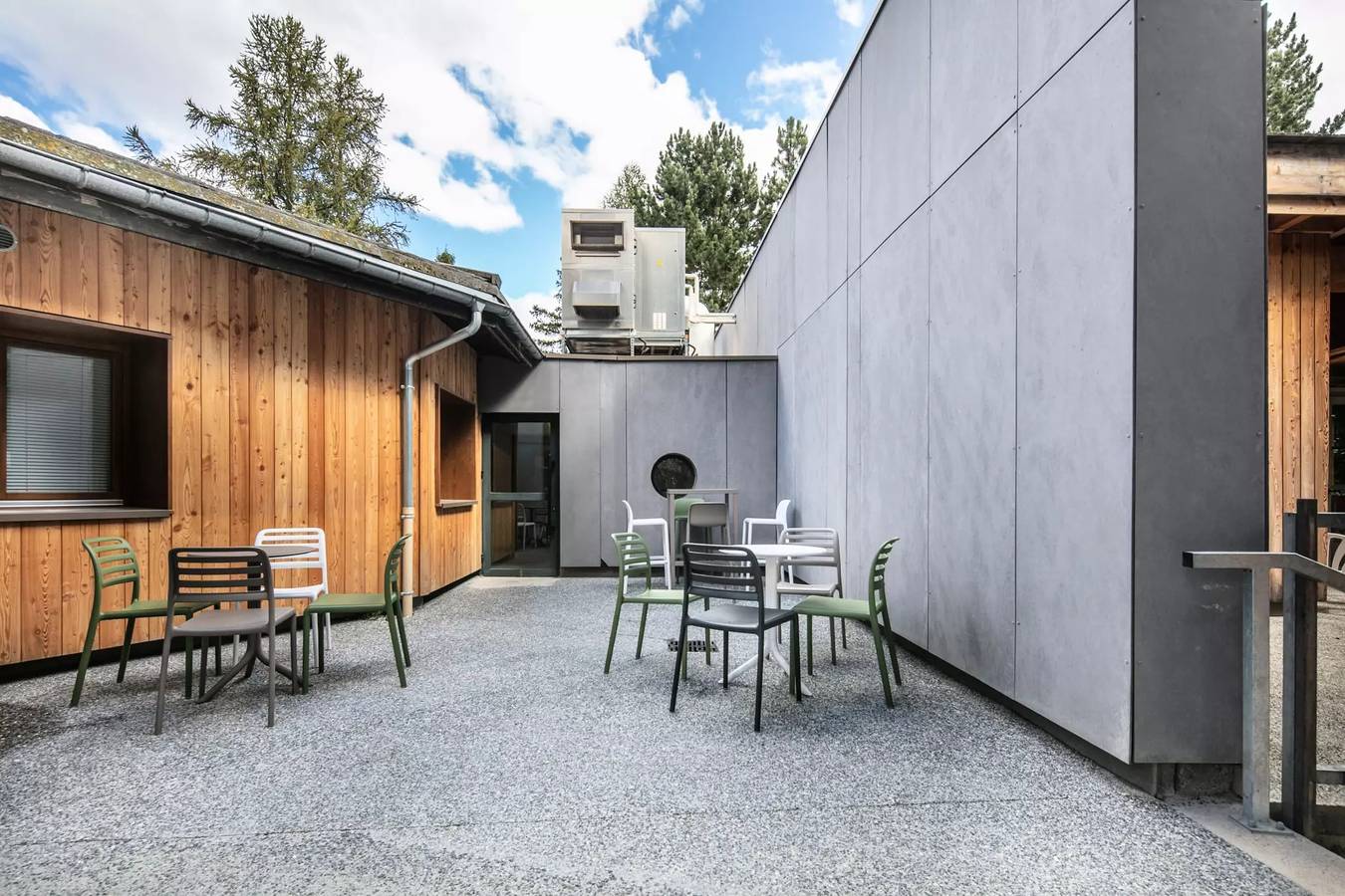 Ganze Wohnung, Ferienwohnung "Etage" 1 Schlafzimmer 4 Personen in Saint-Léger-les-Mélèzes, Nationalpark Écrins