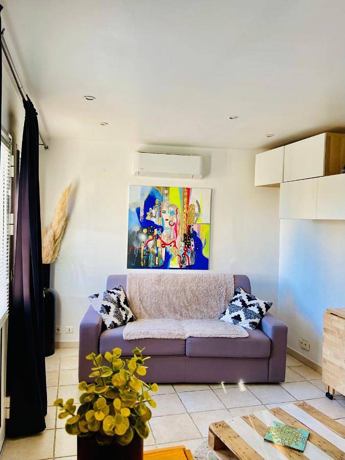 Appartement entier, Studio entre Aix en Provence et Marseille et parking in Septèmes-les-Vallons, Côte méditerranéenne (France)