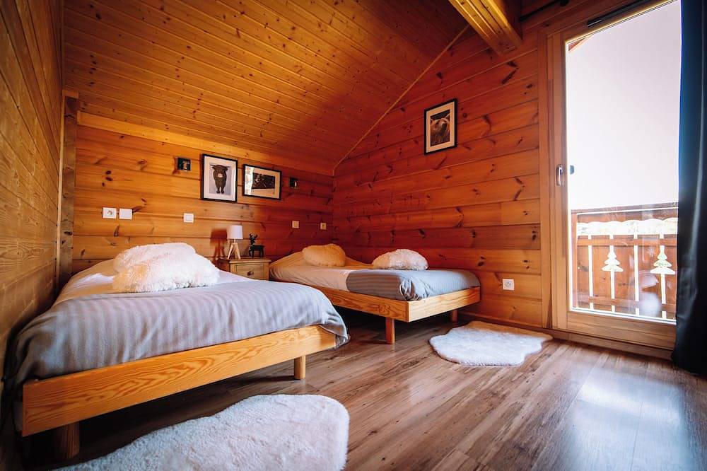 Family Chalet At La Joue Du Loup, 50M From The Slopes For 14 People in La Joue du Loup, Le Dévoluy